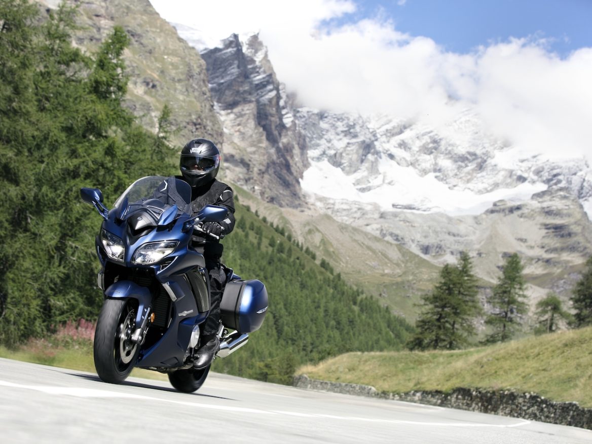 2018_YAM_FJR1300AE_EU_MDPBM1_ACT_003-53869