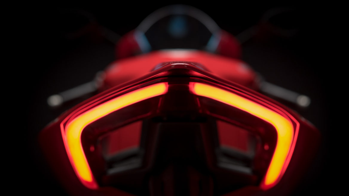 Panigale-V4-MY18-Red-18-Slider-Gallery-1920x1080